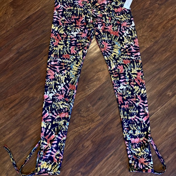 NWT Bobbie Brooks Splash Leggings sz M